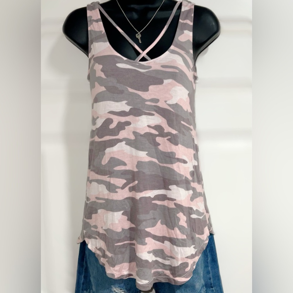 Women’s pink and gray camp tank top with crisscross front.  Size S
